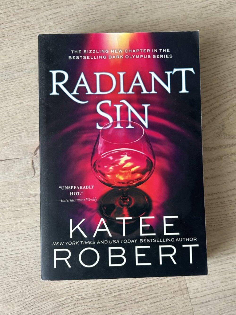 Radiant Sin- Katee Robert; paperback